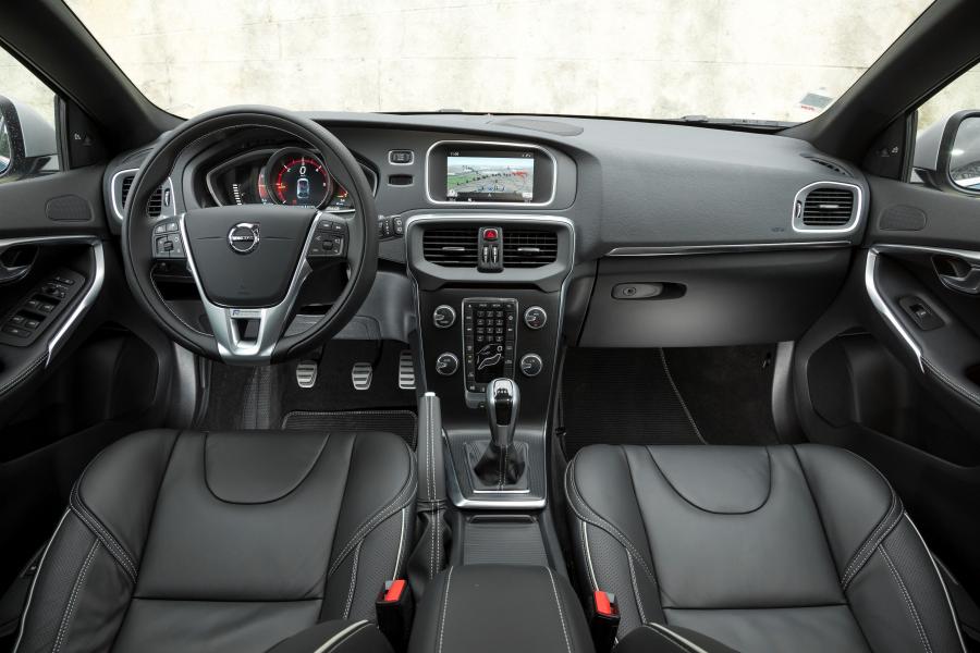  Volvo V40 D4 R-Design 2016 года  (фото 4 из 30)